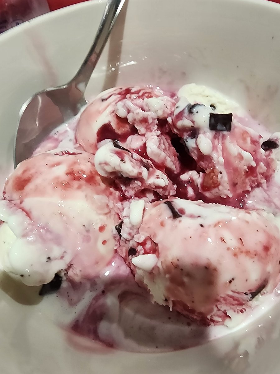 @Breyers #MintChocolateChip With #Homemade #Blackberry #Syrup 😎