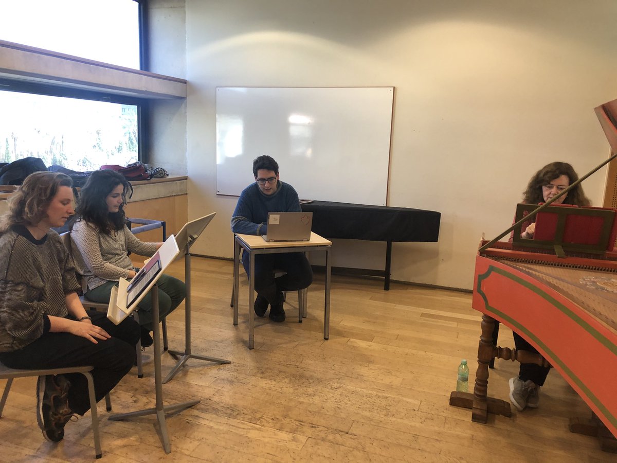 Estudiant els clàssics de la música barroca hispànica a la classe de la #professoraESMUC MARTA ALMAJANO 
  
#MoreHispano. 

 #MúsicaAntiga #EarlyMusic 
 
SOM @EsmucAntiga de l’@esmuccat