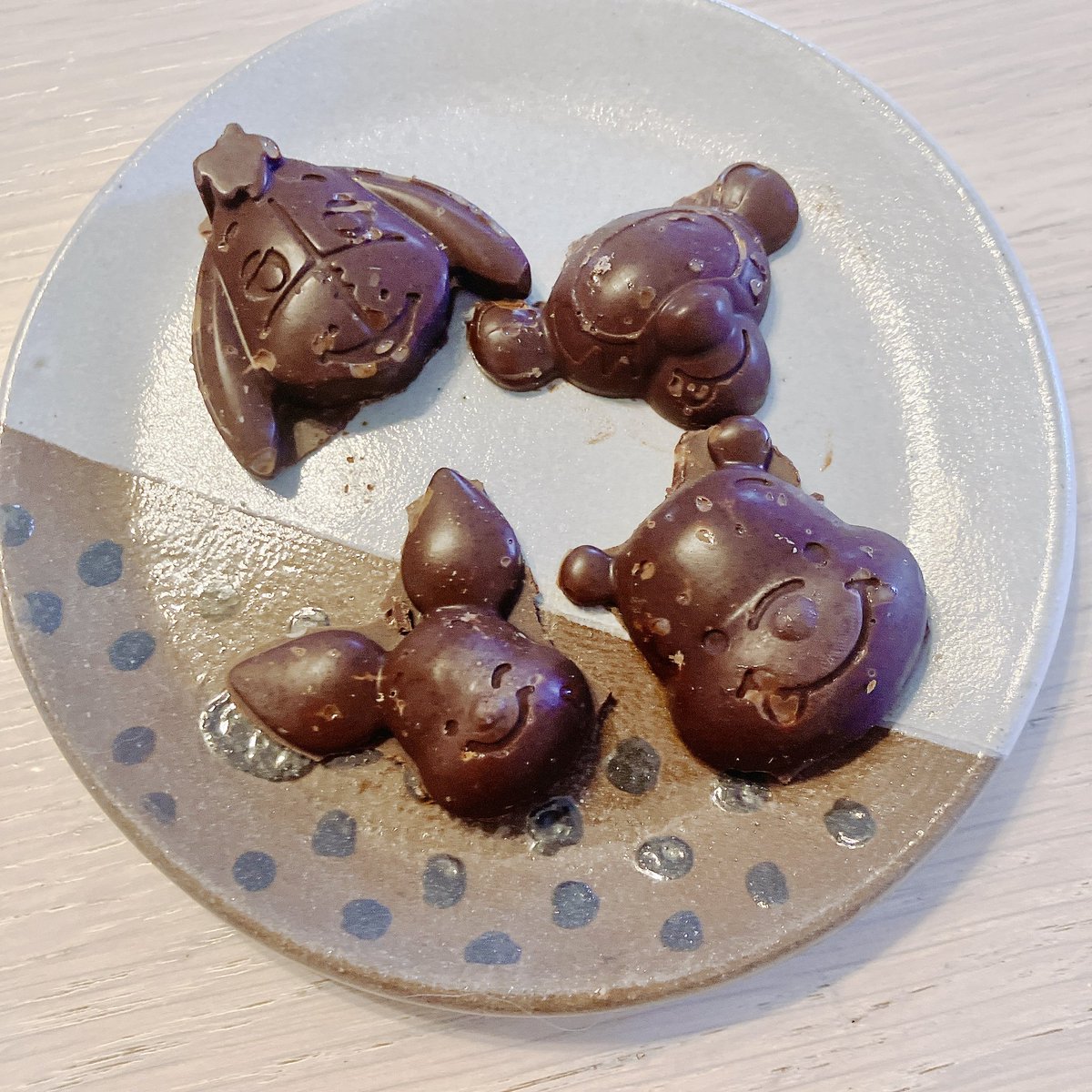 プーさん型のチョコ作ったけどイマイチ可愛くない🤔w なんでだろう🍯🧸🍫