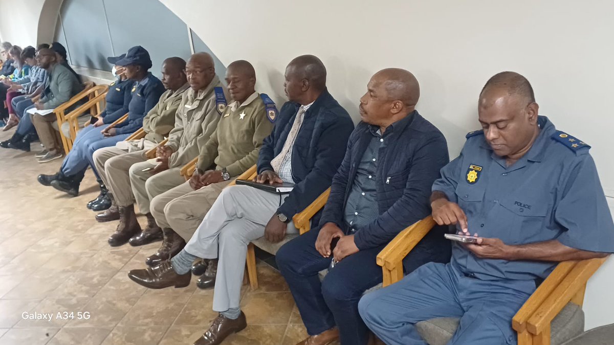 #sapsGP [HAPPENING NOW] PC, Lt Gen Mthombeni is joined by Sedibeng District Commissioner, Maj Gen Lemba, Emfuleni Local Municipality MMC for Public Safety, Councillor Raditsela Mokoena, senior officers of #SAPS, other law enforcement agencies in Gauteng, Sedibeng District and