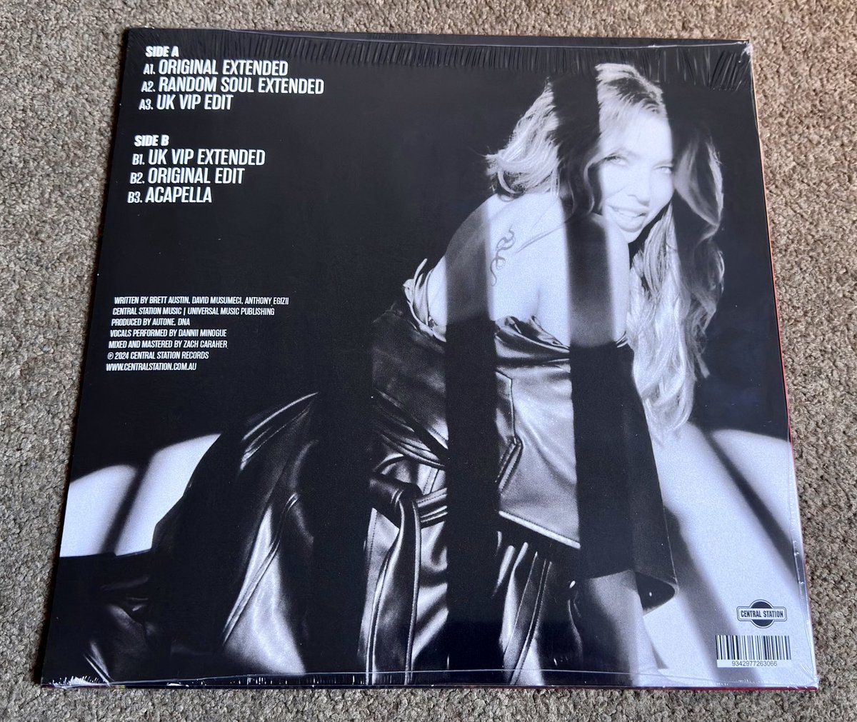 spjury's tweet photo. Finally arrived! @DanniiMinogue #Autone Thinking’Bout Us. Love that 12” singles look to be making a comeback. 🎶🕺🔥
#Vinyl #12inchSingle https://t.co/4M4HHHPsNs