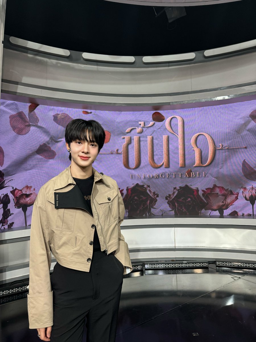 DomundiTV's tweet photo. NuNew “ขึ้นใจ (Unforgettable)” Press Tour 🍁

พบกับ “นุนิว” @CwrNew กับการเดินสายโปรโมทที่ ข่าวเที่ยง ช่วง รอบวัน ✨️

รับชม Live ทาง
🔗 : https://t.co/X3xPrEn0B0

ฝากทุกคนติดตามและส่งกำลังใจให้ “นุนิว” ด้วยนะคะ 🫶🥰

#เพลงขึ้นใจ
#PressTourขึ้นใจ_D2 https://t.co/zIY4lYj6Dz