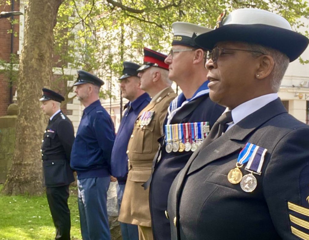 HMSForward's tweet image. Yesterday marked 79 years since VE Day, the end of the Second World War in Europe.

PO Matthews and LH Anton from HMS FORWARD joined other serving personnel, veterans and the wider community in Wolverhampton to remember those who made the ultimate sacrifice.