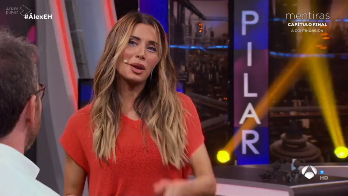 cuantodanio's tweet photo. Dejo de verlo: Pilar Rubio, tienes las horas contadas en ‘El Hormiguero’ tras lo que pasó en directo en su reto https://t.co/3avIHc5FqR https://t.co/nfMYtlDD8B