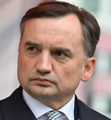 Gdyby komuś to umknęło to pragnę przypomnieć, że Tomasz Szmydt to #PisowskiZdrajca, a do tego protegowany i zaufany współpracownik Zbigniewa Ziobry i Łukasza Piebiaka. Podajcie dalej‼️

Dzień dobry.