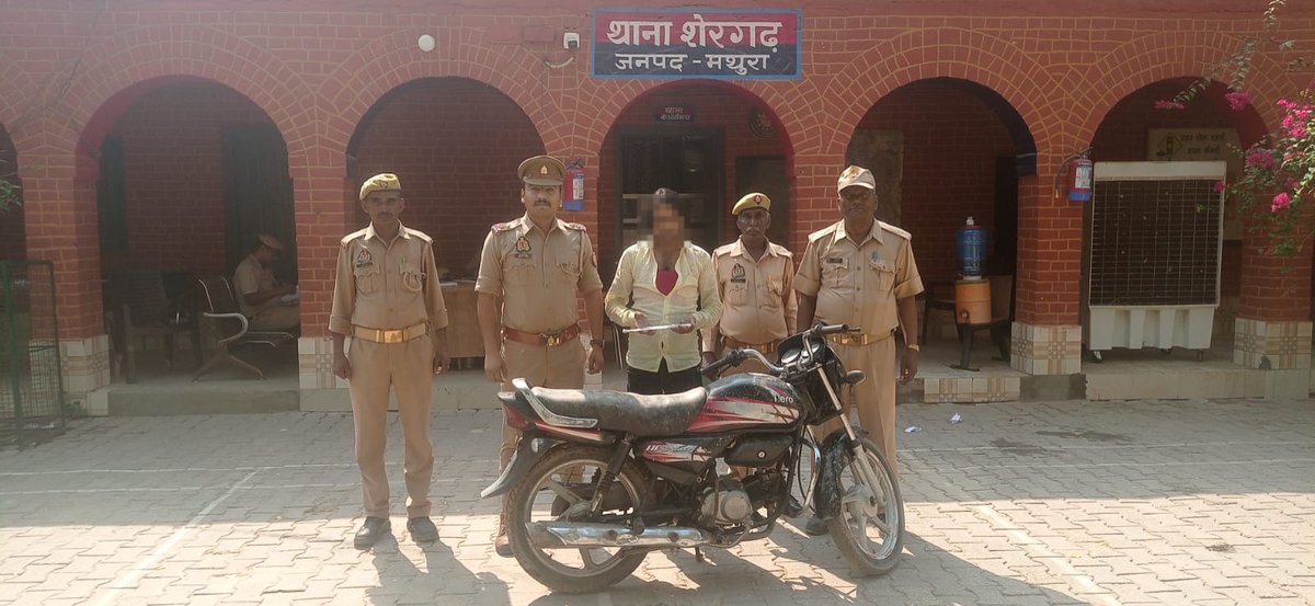 ➡️थाना शेरगढ पुलिस द्वारा चोरी की एक मोटर साईकिल व एक अवैध छुरा के साथ एक अभियुक्त को गिरफ्तार किया गया। #UPPolice