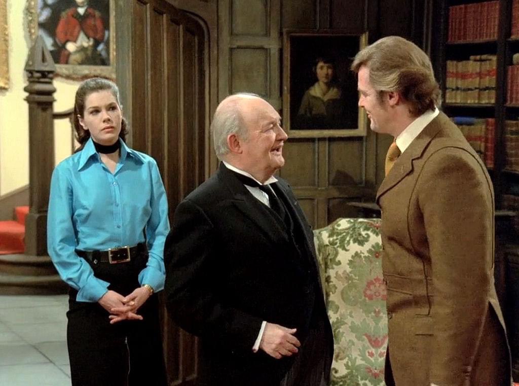 Great to see Arthur Brough aka Mr Grainger from Are You Being Served as Lord Sinclair’s Butler as Moorehead & the lovely Rosemary Nicholls from Department S as Melanie in Greensleeves #ThePersuaders #RogerMoore #TonyCurtis #ArthurBrough #RosemaryNicholls