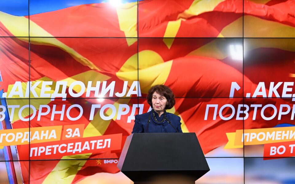 North Macedonia elects first woman president as center-left incumbents suffer historic losses dlvr.it/T6d5Wf
