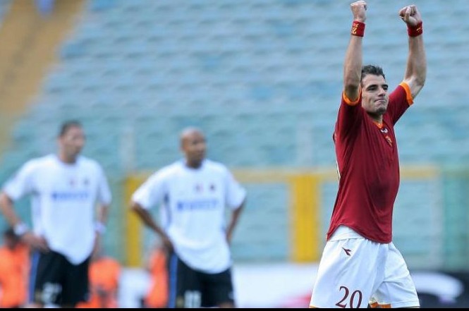 𝙏𝙚 𝙡𝙖 𝙧𝙞𝙘𝙤𝙧𝙙𝙞? 📆 #9Maggio 2007 🏆 Coppa Italia - Finale (Andata) 🏟️ Roma Inter 6-2 ⚽ Totti, De Rossi, Perrotta, Mancini e Panucci (2) #AccaddeOggi #ASRoma