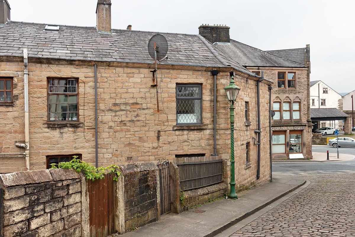 PendleHillProps's tweet image. 👀SneakPreview👀 Coming Soon #ForSale #3Bed #SuperbPrice #BB12 #Iconic

 ✏️For more info Register now for our new Heads Up Property Alerts on link below ⬇️ 

…dlehillproperties.web.lifesycle.co.uk/properties/reg…

#pendle #ribblevalley #hyndburn #eastlancashire #lancashire #burnley #longridge #preston