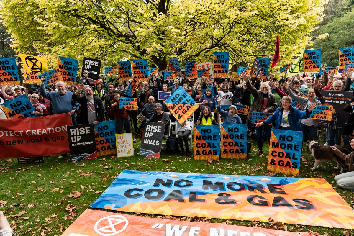 While the government bends to the whim of gas corporations, the people are rising up, demanding an end to dangerous coal and gas. There's no future in fossil fuels, Labor must keep us safe #RiseUp