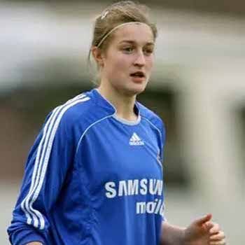 Happy birthday to former #ChelseaFCW player Ellen White who is 35 today

Ellen made 72 first-team appearances scoring 49 for #CFCW between 2005-08

See her profile here: buff.ly/3UOJbL8

#CFCHeritage @ellsbells89