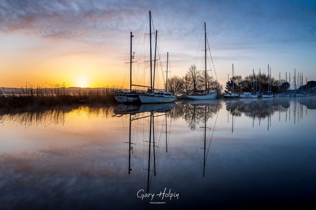 Morning! Finally on reflections week, is a shot of a sunrise on a beautiful calm early spring morning on the #Exeter Canal.... 👇 It's my personal favourite photo this week - if you agree please give it a Repost! #dailyphotos #thursdayvibe #Devon #thephotohour #stormhour