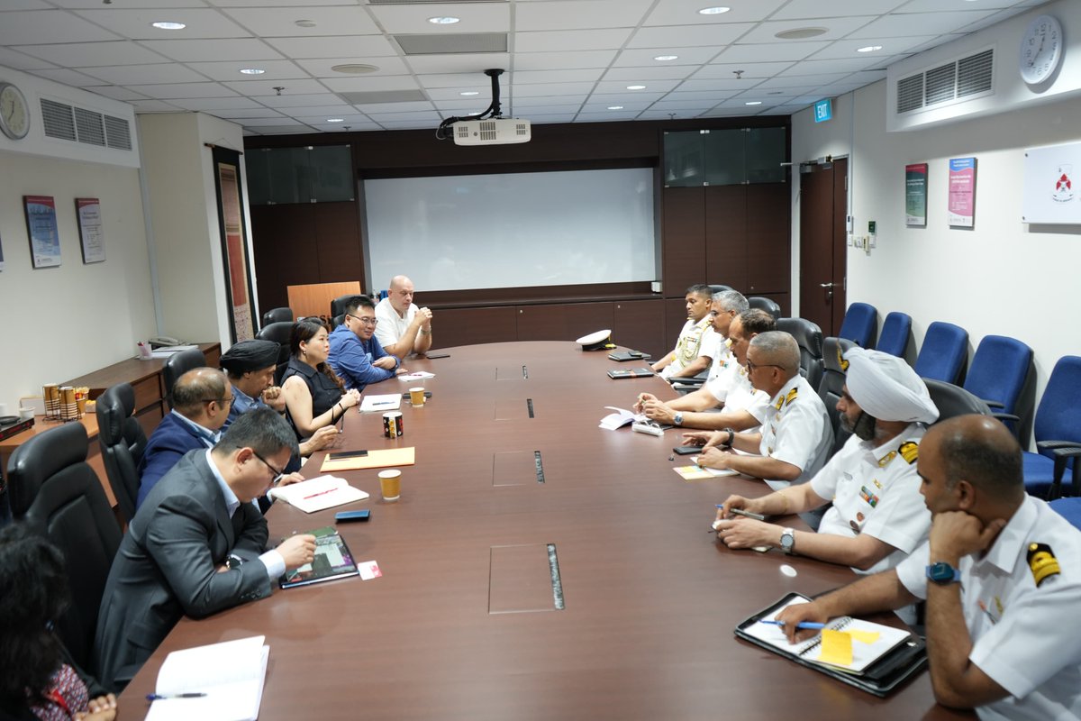 Strengthening academic ties and maritime cooperation! 

Rear Adm Rajesh Dhankhar, #FOCEF, visited #RSIS in Singapore, engaging with academia on the fast-changing #IndoPacific scenario.

#MaritimeSecurity #NavalDiplomacy