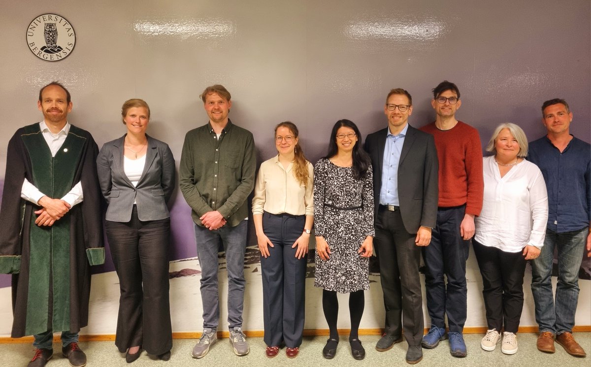 Congratulations Dr. Petra Hribovšek for a fantastic defense! A special thanks to the opponents Clara Chan @microbestalker and Alexander Tveit @UiTNorgesarktis for truly making this a memorable day. Proud and happy supervisors on the right 😀@UiB @CDeepSea