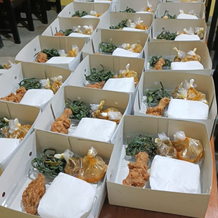 KokiElit's tweet image. Orderan nasi boks kebetulan menunya masakan padangnya @rmzamzamminang 2.