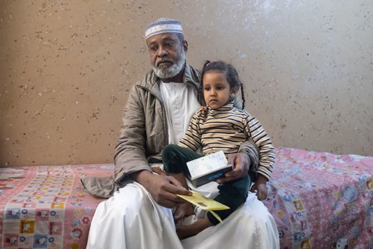 Omar El Fadl, a taxi driver back in Khartoum, arrived in Cairo in May 2023 with his three children seeking safety. Omar would not have been able to make ends meet if it wasn’t for @eu_echo @ECHO_MiddleEast's support to UNHCR's cash programme. #EuropeDay 🇪🇺