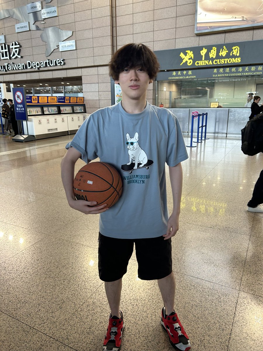 上海空港で撮った写真
はめつ少年。
バスケットボール似合いすぎだろ