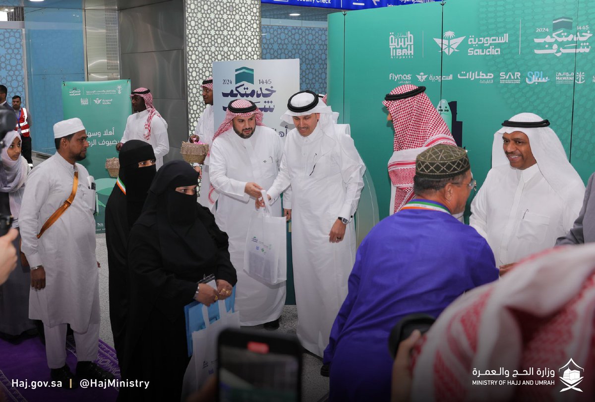 HajMinistry's tweet image. لبيك اللهمّ لبيك 🕋

وصول أول رحلة لحجّاج بيت الله الحرام لأداء فريضة الحج لهذا العام 1445هـ.

#مكة_والمدينة_في_انتظاركم_بشوق