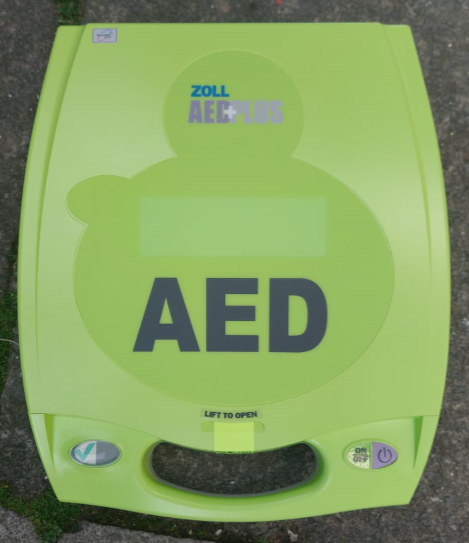 pembsseniors's tweet photo. Thank you for everybody who bought one of our "duck race" tickets.
We picked up our new portable defibrillator and first aid kit yesterday.
This will be with us at all our matches and training nights.
#thankyou #goodbunch #pals #pembrokeshireseniorcricket https://t.co/MSDSjoxtLA
