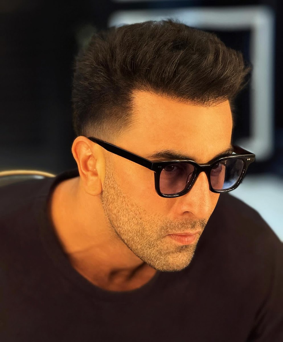 ranbirkapooron's tweet image. Ranbir Kapoor's  New Look ✨️ 
#RanbirKapoor #Ranbir #Bollywood