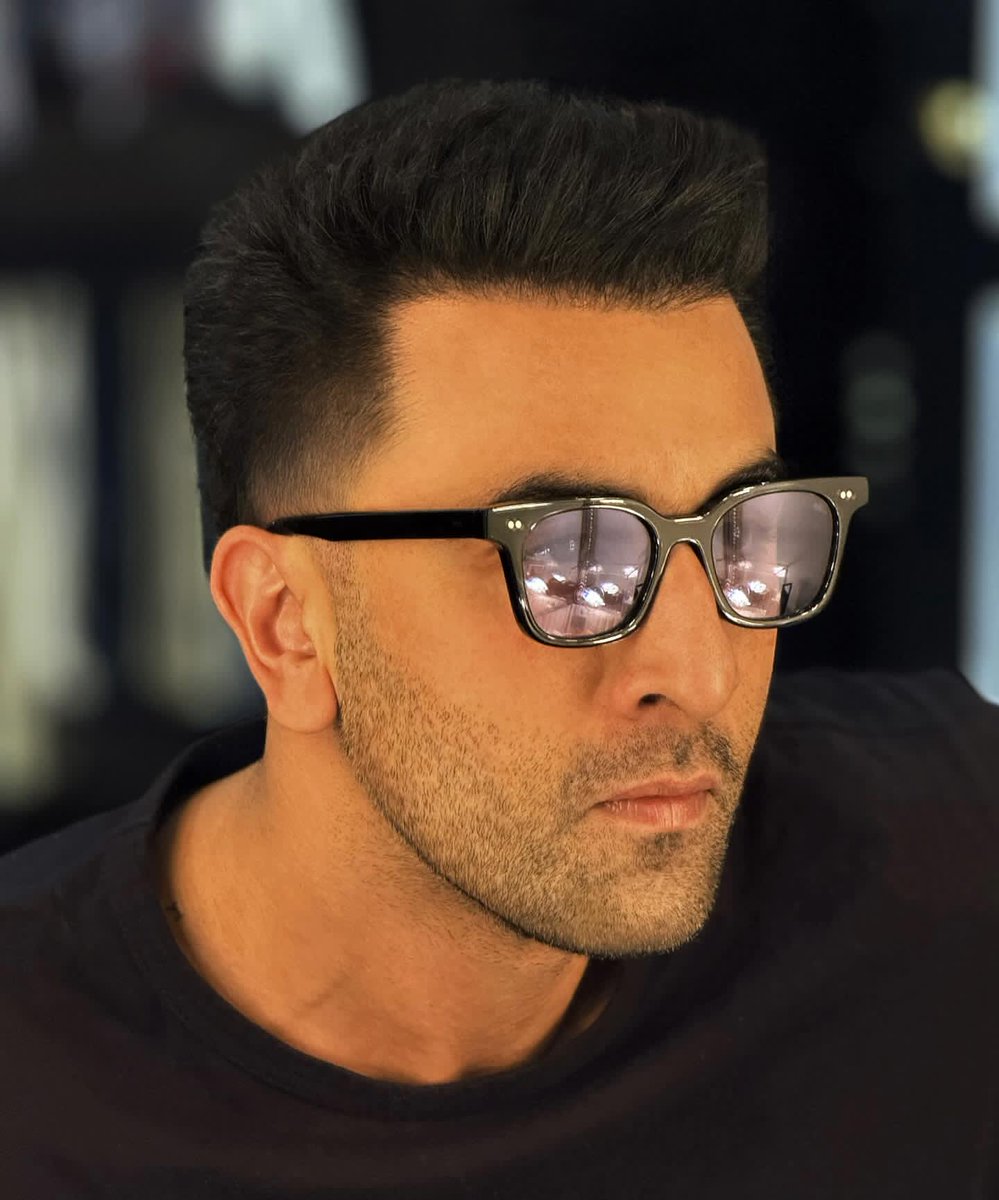 ranbirkapooron's tweet image. Ranbir Kapoor's  New Look ✨️ 
#RanbirKapoor #Ranbir #Bollywood