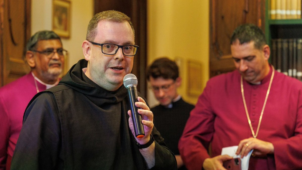 Glenstal's Fr Martin welcomes Primates of the Anglican Communion to Rome last week. Watch a video about his monastic life and work at the Vatican here: bit.ly/4bb77hE