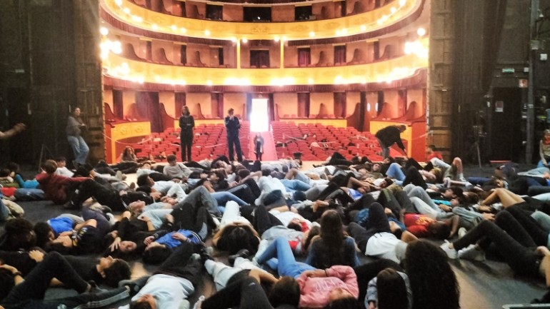 Els diumenges de la vida és una coreografia d'en Mario G. Sáez que parla de celebrar, de futur i dels desitjos que encara queden per desvetllar. Utilitzant el cos com a eina i vehicle d’expressió. 🕺 Mapadeball 🗓️ 9/05-12h 📍Teatre Municipal de Girona