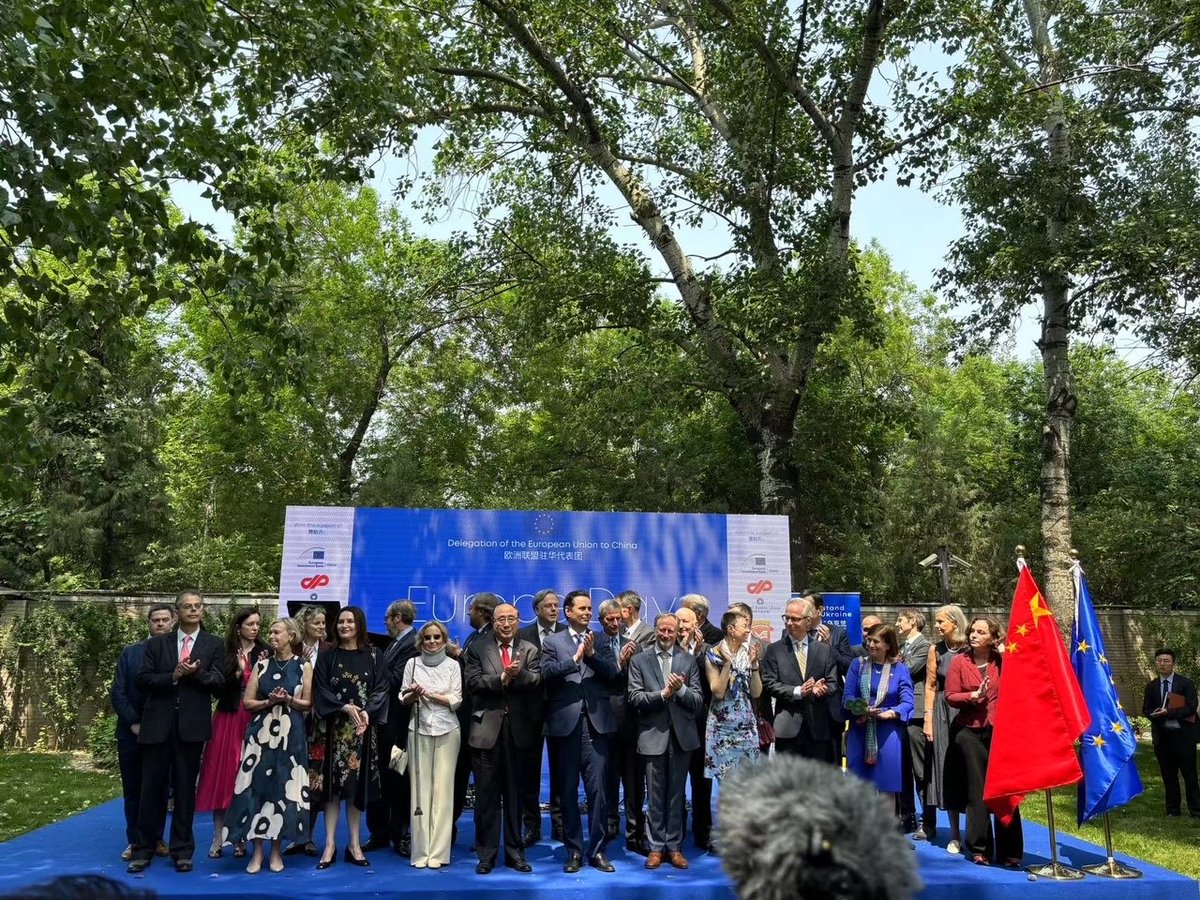 We were delighted to mark #EuropeDay2024 with EU friends in #Beijing today. This month marks the 20th anniversary of the accession of 10 countries to the EU - 🇨🇾🇨🇿🇪🇪🇭🇺🇱🇻🇱🇹🇲🇹🇵🇱🇸🇰🇸🇮 – and we celebrate how every enlargement has made our European Union stronger and more prosperous 🇪🇺