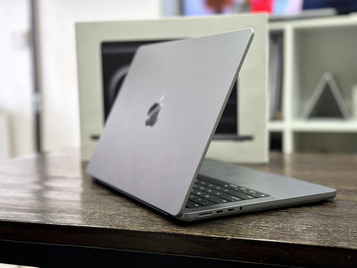 Ameritech_KE's tweet image. Experience power and portability like never before with the MacBook Pro 2023 m3 8/512GB. Unleash your creativity with  and ample storage space. Elevate your work and play with cutting-edge technology. Get yours now and redefine what&apos;s possible. #MacBookPro2023