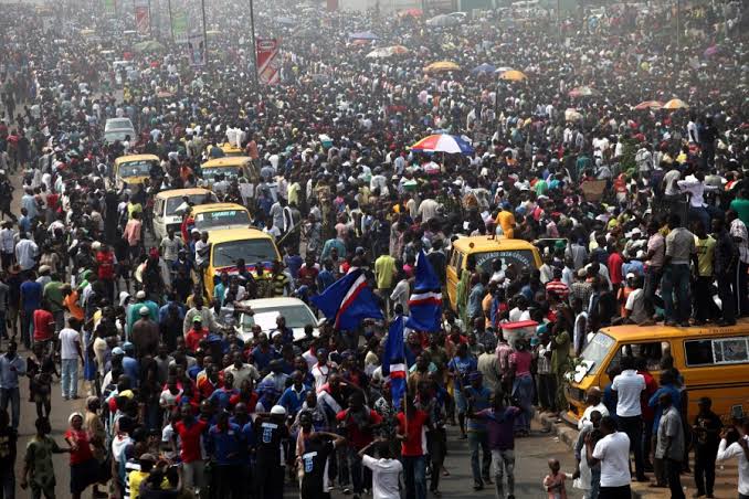 Flashback📸: Protest of 2012 førced Jonathan to backdøwn on the proposed N140 per litre. They shüt down the nation and it was turning to another thing like they promised... Today, the people are happy to buy fuel at N1k per litre with some settlements first, yet no #protest