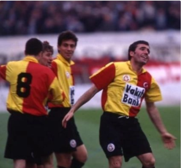 Galatasaray in the 90s was wonderful, The pic, taken from the account "galatasaray.retro", includes three legends: Hagi, Bulent Korkmaz (one club man of Gala) and Tugay Kerimoglu.