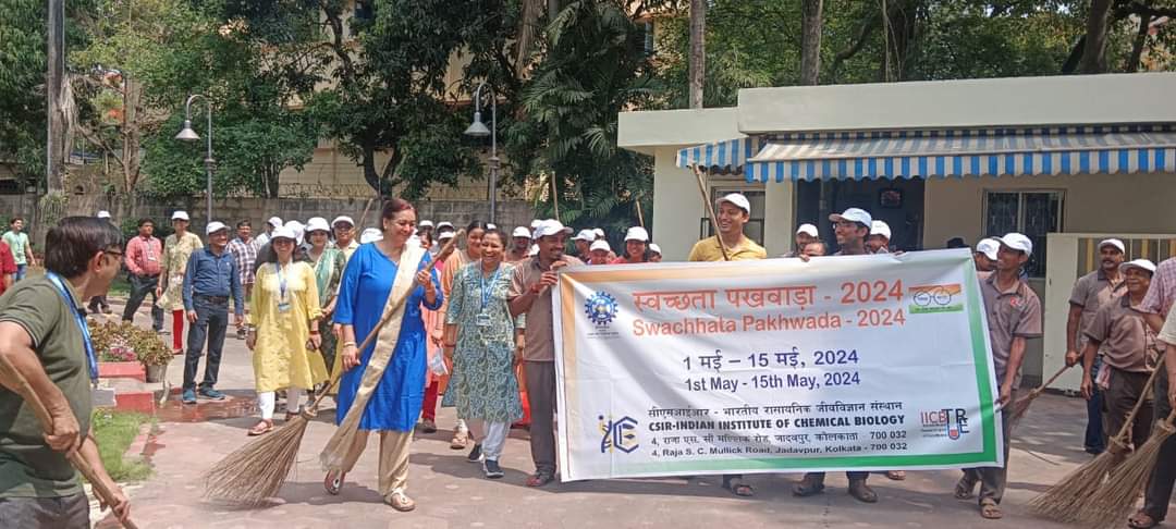 As a part of the 'The Swachhata Pakhwada 2024', CSIR-IICB organized Special Cleanliness Drive, which included the entire outdoor and common spaces of both campuses of the institute and the adjacent roads. @CSIR_IND @VTandon67