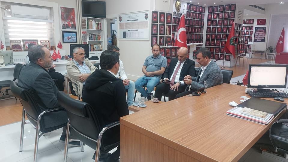 Şehit Ailelerimiz ve Gazilerimizin Her Zaman Yanında Olan İş ve İşlemlerinde Yardımcı Olan Afyonkarahisar İş-Kur  Müdürü Ahmet Karakaya Müdürümüz Derneğimize Ziyarete Geldi.
Gelecekte Hayata Geçireceğimiz Projelerimizi Konuştuk. #BizBüyükBirAileyiz #İşkur #Afyon #Şehit #Gazi