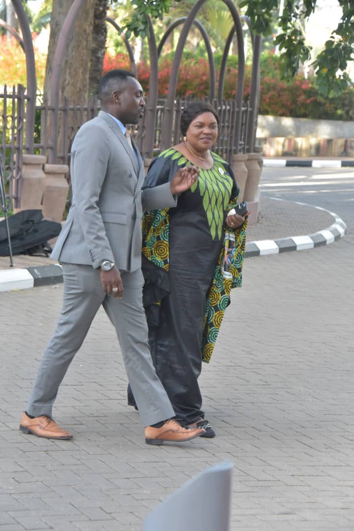 HKigwangalla's tweet photo. Mhe. Jenista Mhagama; I’ve got too much love and respect for this big siste. Nilipokuaga Mbunge kijana machachari huyu dada alikuwa Katibu wa Wabunge wote wa CCM, kwa Kipindi hicho kanuni zilikuwa zinampa mamlaka ya kuwa ‘mnadhimu’ (chief whip) wa Wabunge wote wa CCM. Ilikuwa nafasi nyeti na nzito sana hapa Bungeni. Ni mdada mwenye roho nzuri sana, nyeupe isiyo na chembe ya chuki wala kinyongo. 

Kipindi hicho Wabunge wa CCM tulikuwa wakorofi sana na tuliwasumbua sana serikali, kiukweli tulienjoy mamlaka ya kuwa Wabunge! 

Dada huyu, Mhe. Jenista Mhagama, Mbunge wa Peramiho, kwa nafasi yake alikuwa busy kutudhibiti tusiwasurubu serikali bungeni. Basi akiona jina langu tu kwenye list ya wachangiaji anakuja kutaka kujua ntachangia nini na kushauri tuwe fair kwa serikali yetu! The way she was humble, basi atakuomba mpaka anataka kupiga magoti. Kwa mamlaka yake angeweza kukuita maadili ama kukupa vitisho, lakini yeye alijenga urafiki kwa ku-negotiate na kushauri zaidi. 

Nimekutana na kufanya kazi na watu wengi na nimewaona wachache sana walio fair na understanding kama huyu dada. Kuna wengine walituita maadili kwa vitu vidogo sana mpaka unashangaa! Siyo Jenista. Huyu alitujenga kwenye mitazamo na misimamo yetu ya kisiasa, alitusogeza kirafiki akatujua na baadaye akatutumia kuisaidia serikali na chama chetu bungeni. 

TAKE HOME: Ukipata madaraka makubwa sana juu ya wenzako, wajenge, waelewe, usiwasababishie ajali! Watu watakukumbuka kwa namna ulivyowafanya kujisikia. 

Mimi wa enzi hizi za Jenista sikuwa na chembe ya uoga wala understanding, nilikuwa na energy kubwa sana ya kufanya siasa, misimamo mikali na ambitions kubwa mno; Hakuna ambaye angeweza kunitishia kwa lolote lile, maana nilikuwa tayari tayari. Busara za Jenista na upendo wake contained my energy and transformed the younger me. 

Nakumbuka siku moja nilikuwa napiga Waziri Ngeleja wamama Mhe. Jenista, Mhe. Mariam Kisanji na wengine wakaja kwa kuinama kwa chini chini na kuniomba basi inatosha baba! Inatosha baba! 😀 Nikaamua kukatisha hotuba yangu nikakaa. #HK #Fighter #NjeYaBox #SiasaNiVitendo