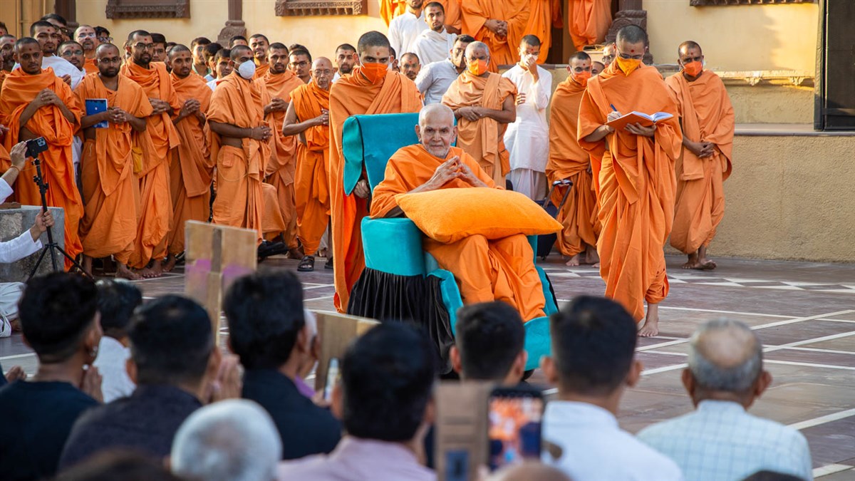 HH Mahant Swami Maharaj's Vicharan: 08 May 2024, Sarangpur, India gfrc6.app.goo.gl/2Rem