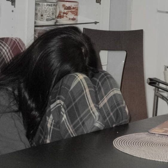 mimir_wsr's tweet photo. Affs veyr queria fazer amizade aqui no ed, todo mundo é amigo e eu fico que nem uma figurante só olhando as coisas😭 https://t.co/SGWhbAnsiN