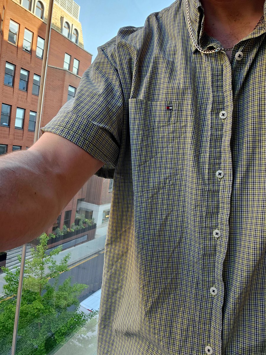 Debuting a short sleeved shirt in the office today. Does it make me look cool or does it make me look like a postman. Only my colleagues can decide that, it's out of my hands now. Let's see how this plays out.