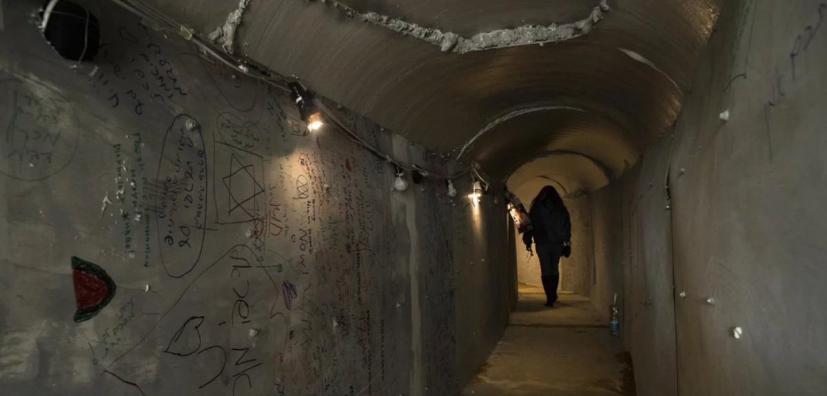 Nagebouwde Hamas-tunnel op 9 mei in Amsterdam en kan je zelf beter indenken wat de gegijzelden meemaken 
christenenvoorisrael.nl/artikelen/nage…