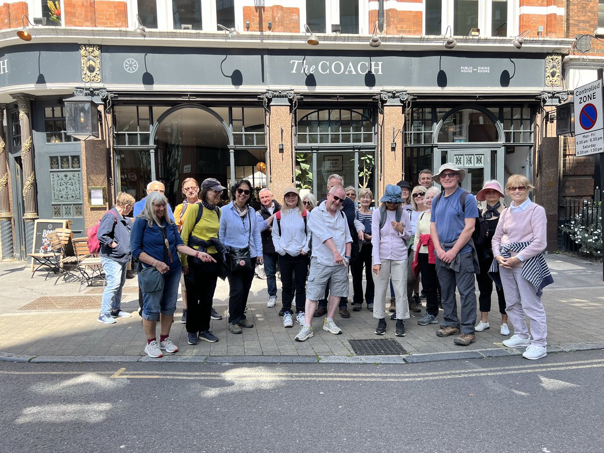 Yesterday’s sunny 🌞 team photo with @walkngclasshero leading a walk tracing the River Fleet.
#WalkingWeek