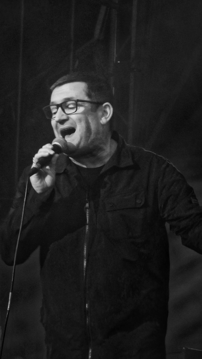 Happy Birthday to the legend that is @PaulHeatonSolo 😍 no way are you 62 🙈 me and my daughter can't wait to hopefully come and watch you this year. 🤞