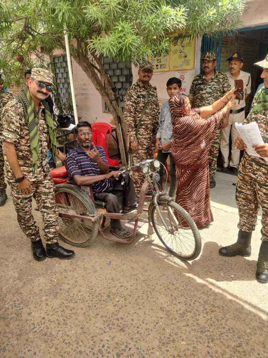 CRPF Jawans extend a helping hand to the differently-abled, embodying compassion and service beyond duty. Together, we build a more inclusive society. 🤝 #CRPF #Election2024