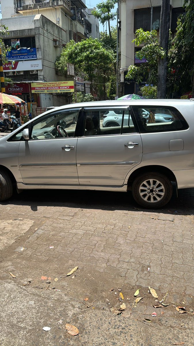 kuchsuna's tweet photo. Wrong parking infront of society gate, there by blocking vehicular movement on old nagardas road, closest Traffic chowki is sahar https://t.co/mA4FqvUjGM