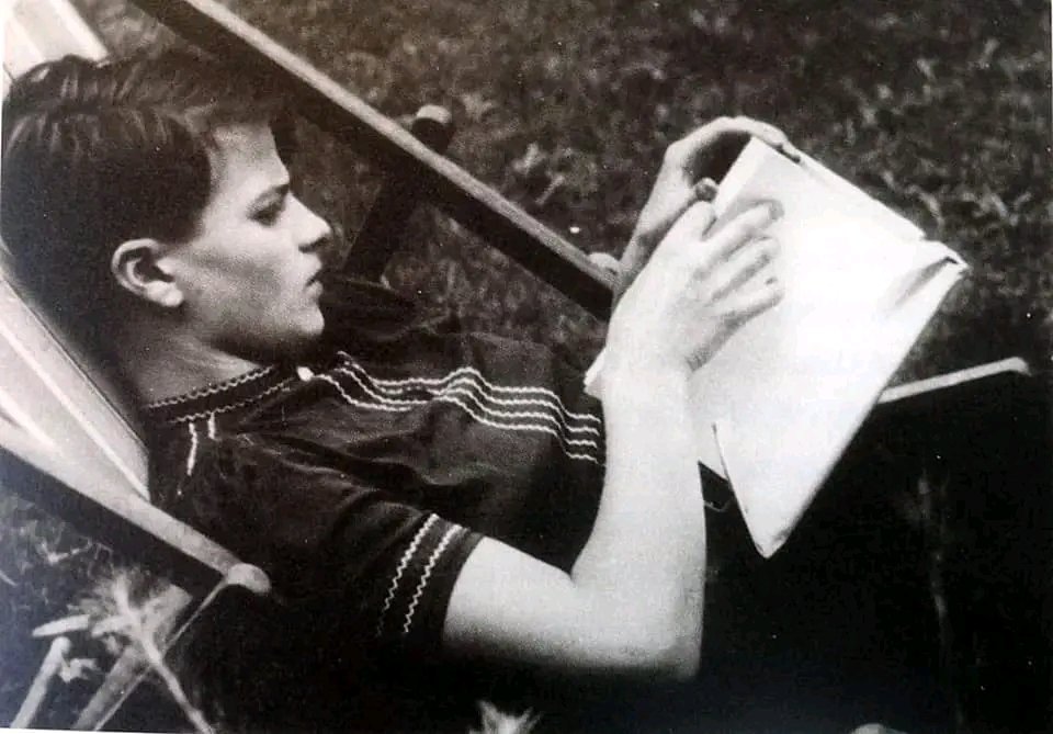Remembering #SophieScholl Born today in 1921. A leader of the hugely brave & inspirational White Rose resistance to the nazis. Even her brutal killers admired her dignity. A giant of our movement. @AntiRacismDay @Searchlight_mag @LouiseRawAuthor
