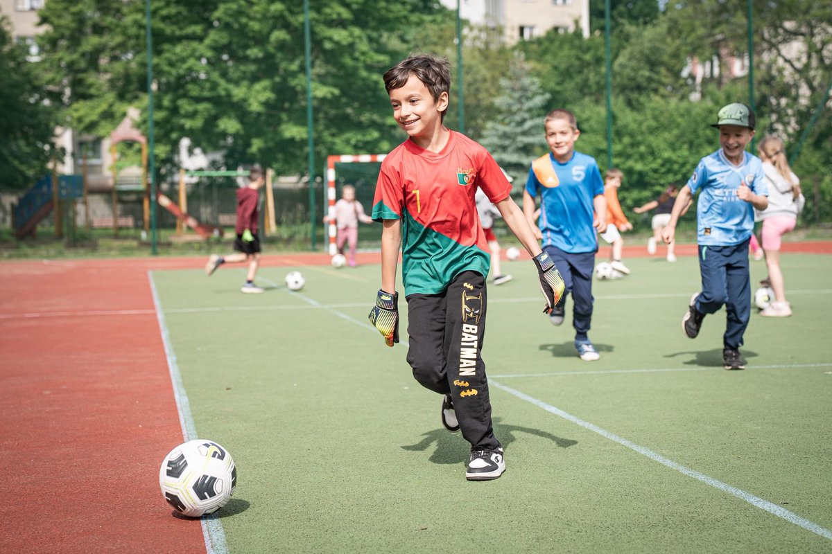 W tym tygodniu odwiedziliśmy uczniów ze Szkoły Podstawowej nr 5 w Poznaniu w ramach kolejnego spotkania z Enea Akademia Sportu ⚽️

Dziękujemy za kolejne miłe gościnę i do zobaczenia 👋🏻 

📸 Jan Piechota / Warta Poznań