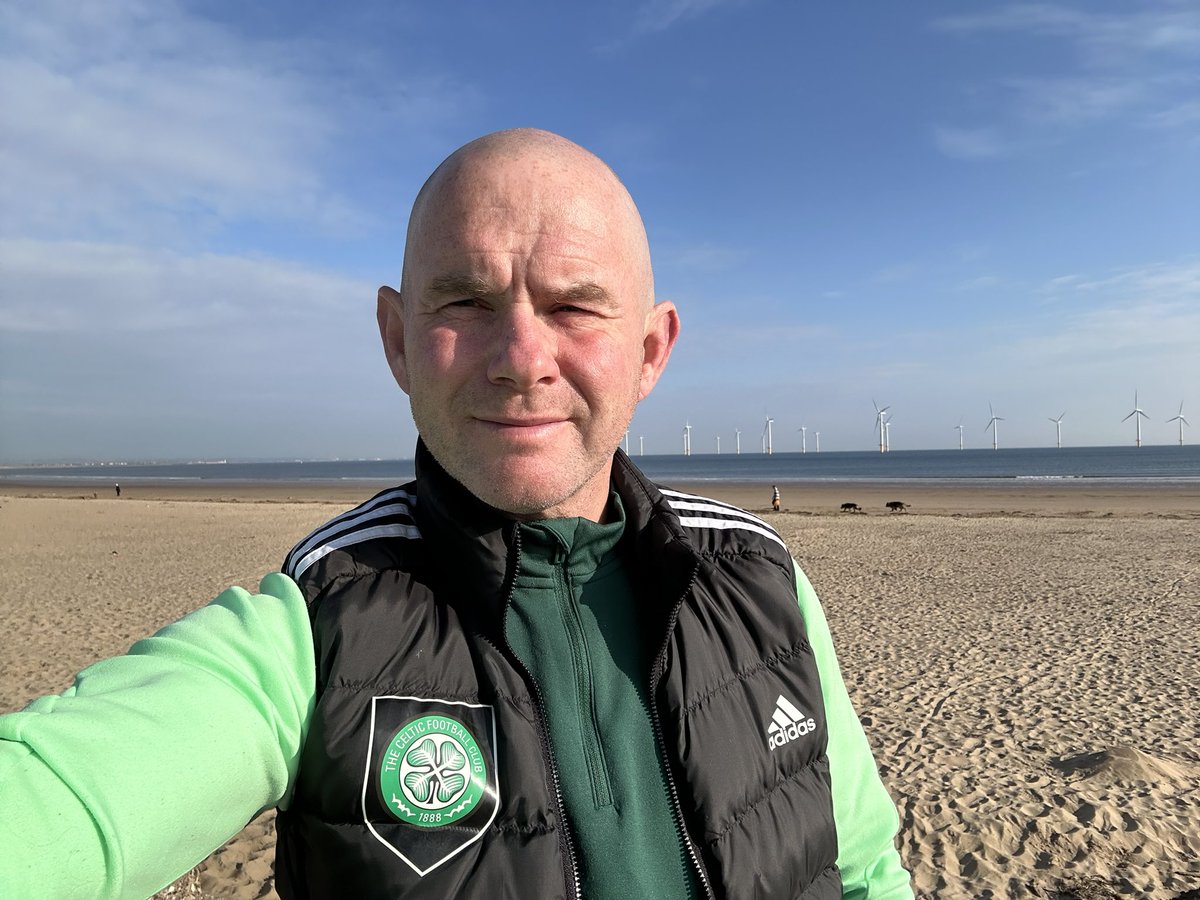 @trevor8sinclair Morning Trev bhoy 🍀 stunning morning here in Redcar. Wee walk with the dog. Then off to Leeds for the darts tonight. Roll on Saturday. Take me to your paradise 🍀💚☘️🇮🇪