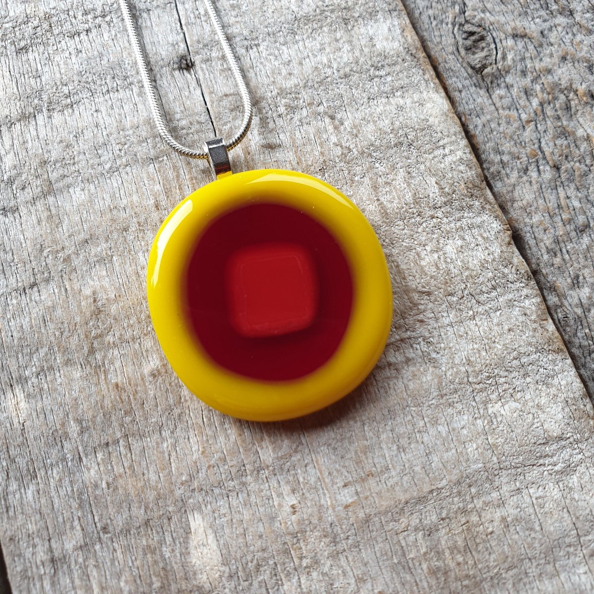 Beautiful yellow and red compressed glass necklace. Stunning unique handcrafted pendant.

#earlybiz #handmade #etsy #etsyuk #giftideas #shopindie 

buff.ly/484pLGQ