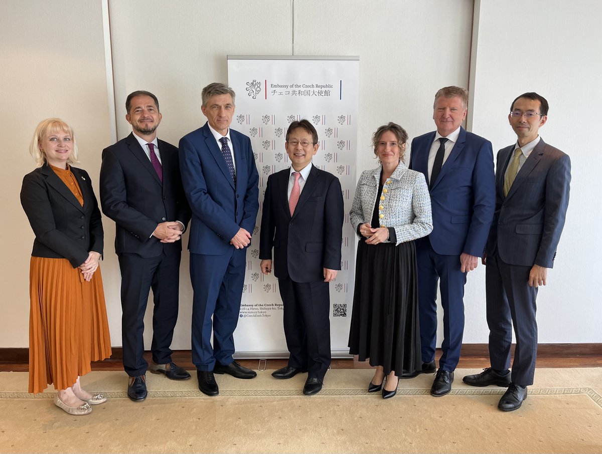 A productive meeting with Deputy Director General/Deputy Assistant Minister Kimitake NAKAMURA of @MofaJapan_jp and his team was held at the Czech Embassy on business opportunities in Visegrad countries. A wide range of other topics of mutual interest was exchanged.