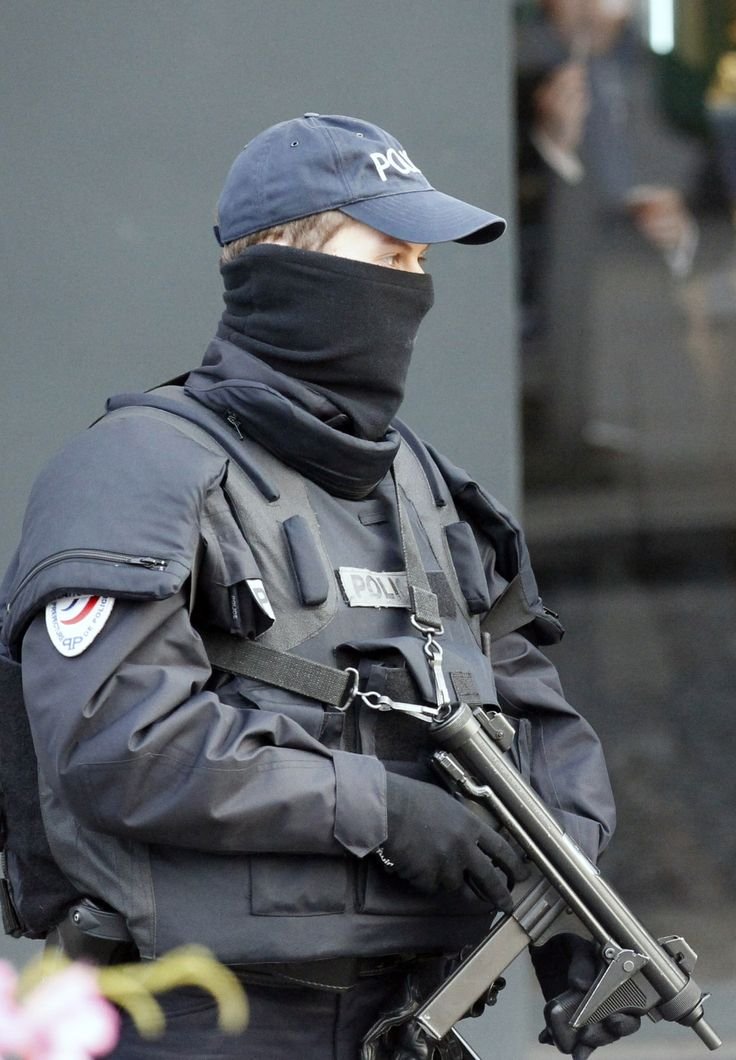 @AutoMagArchive I’m not sure if it’s the case in other countries (maybe Italy as well) but in France our national police still use it sporadically (even though it is largely replaced by the UMP9)