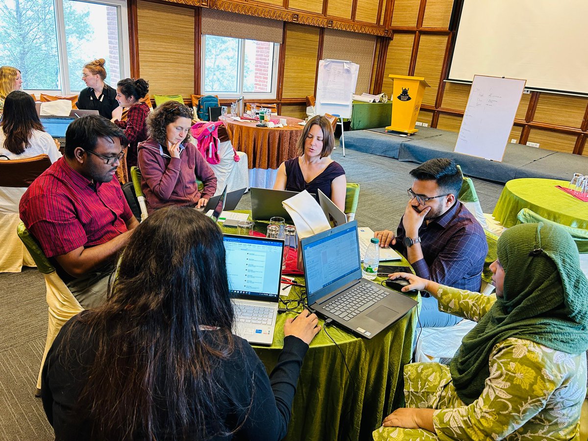Process Evaluation for complex interventions remains vital in #RCT. #COSTAR 🇧🇩🇳🇵🇬🇧 gathered to dive deep in #Qual Analysis. D-4 & @01Arjyal train us on #NVIVO